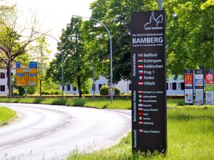 Neue Begrüßungsschilder der Bamberger Partnerstädte