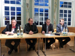 Kurator Bernd Goldmann, Oberbürgermeister Andreas Starke und Bambergs Zweiter Bürgermeister Christian Lange beim Pressegespräch mit Rui Chafes (zweiter von links).
