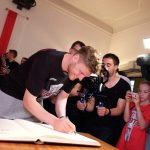 Meisterempfang im Rathaus und Eintrag ins Goldene Buch der Stadt