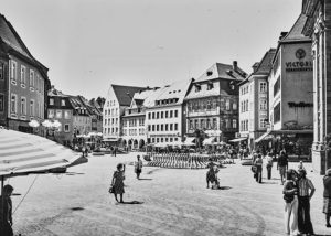150-Jahre-staedtisches-Album_Gruener-Markt-Roehrenbrunnen