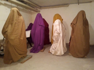 Krippe am Schönleinsplatz - Verhüllte Krippenfiguren