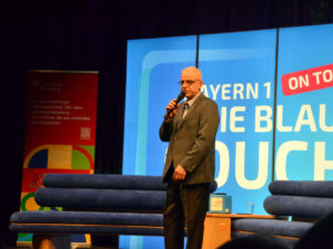 Blaue-Couch_Hacke