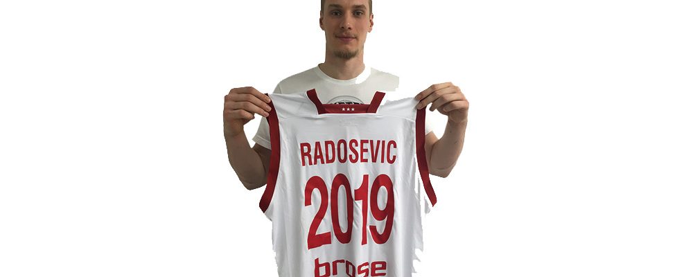 Leon Radosevic bleibt den Brose Baskets erhalten