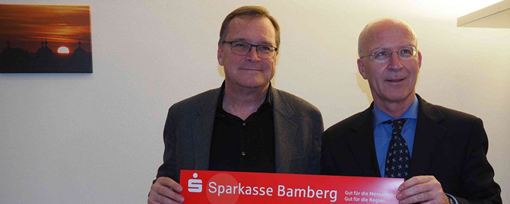 OB Andreas Starke übergibt 5.000 Euro für Opfer des Kellerbrands in Memmelsdorf