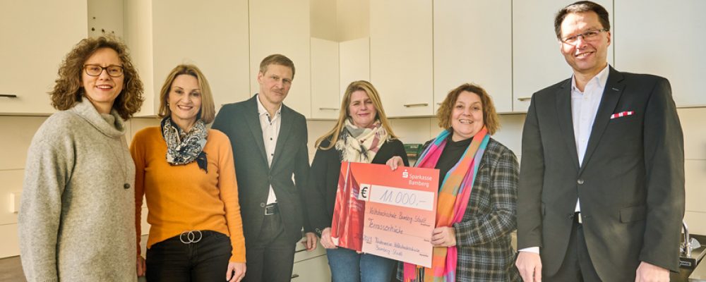 vhs-Förderverein spendet 11.000 Euro