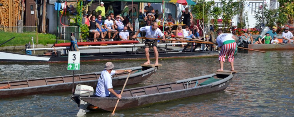 Sandkerwa-Fischerstechen bei sommerlichen Temperaturen