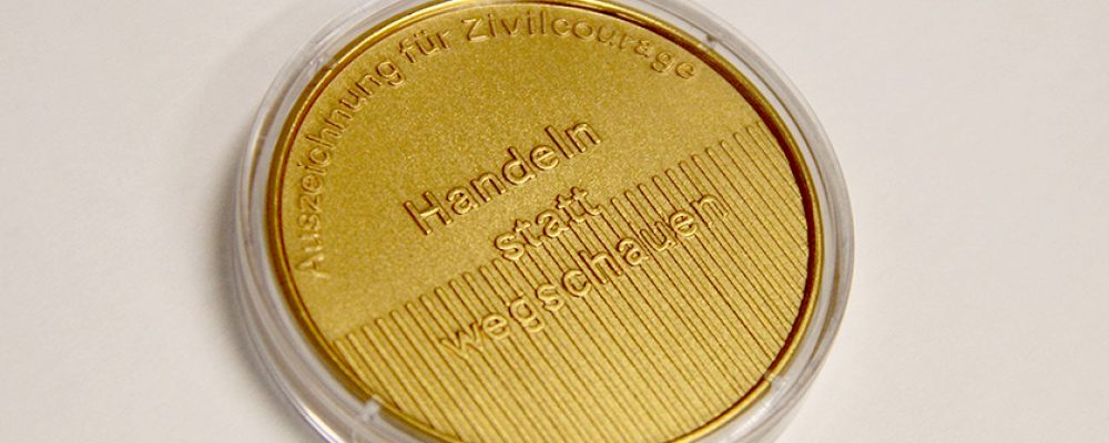 Auszeichnung für Zivilcourage „Handeln statt Wegschauen“ – Preisträger 2019 gesucht