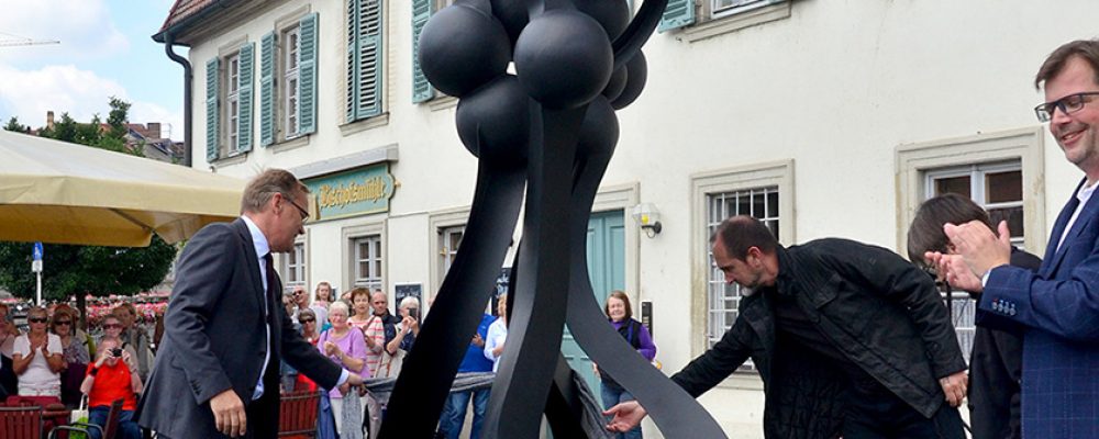 Feierliche Enthüllung der Rui Chafes-Skulptur