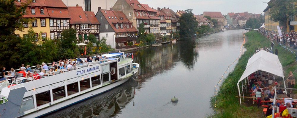 Hahnenschlag & Feuerwerk: Grandioser Abschlusstag auf der Sandkerwa