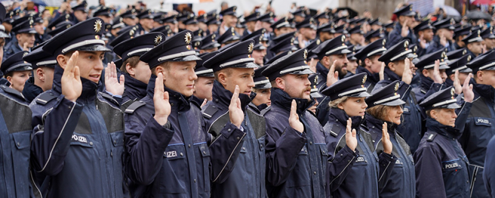 Öffentliche Vereidigung auf dem Domplatz