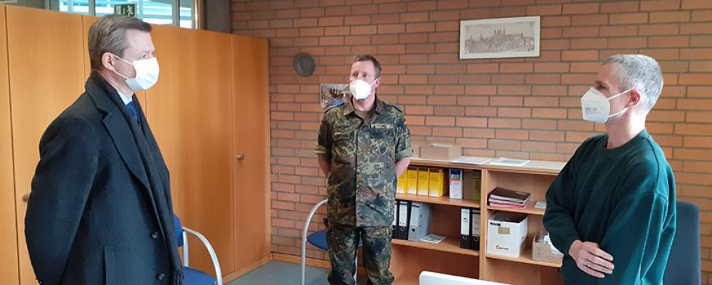 Staatssekretär Thomas Silberhorn besucht Bundeswehr in Bamberg