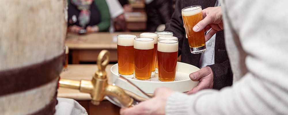 Stiftsgartenbier im Brauereimuseum angestochen