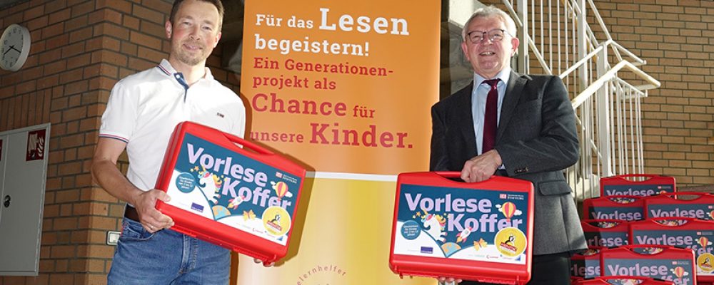 Schulen im Landkreis erhalten Bücherspenden für die Leseförderung