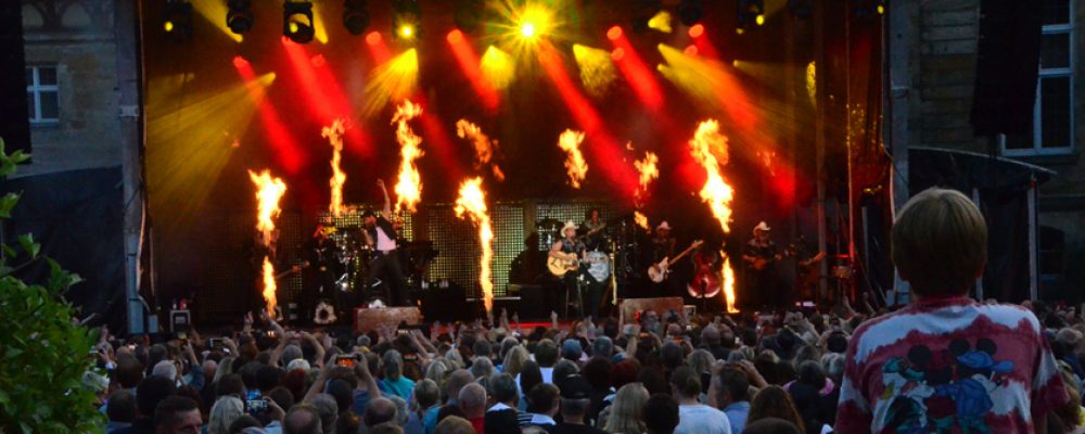 Country-Rock von „The BossHoss“ bringt den Schlossplatz zum Beben