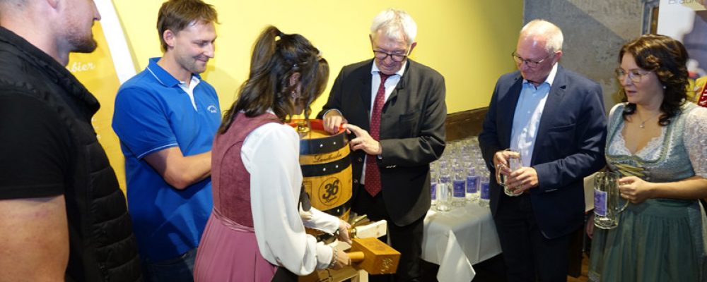 Anstich für das 12. Landkreisbier „36 Kreisla“: Bernstein Lager aus drei Brauereien