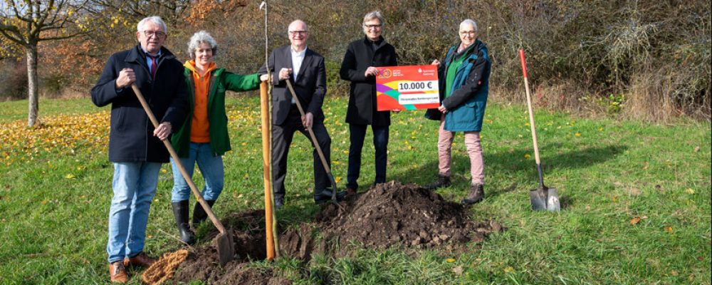 10.000 Euro für blühende Vielfalt – Sparkasse Bamberg unterstützt Erhalt der Streuobstkultur