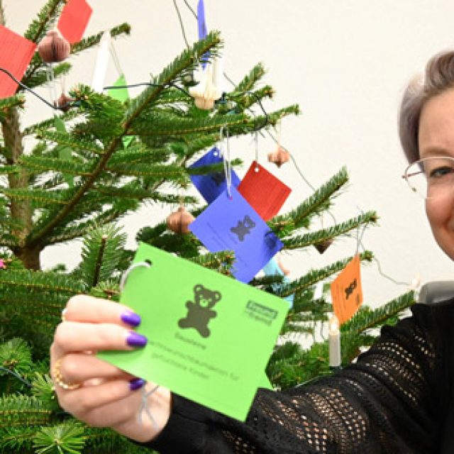 Geschenkbaumaktion für geflüchtete Kinder in Bamberg