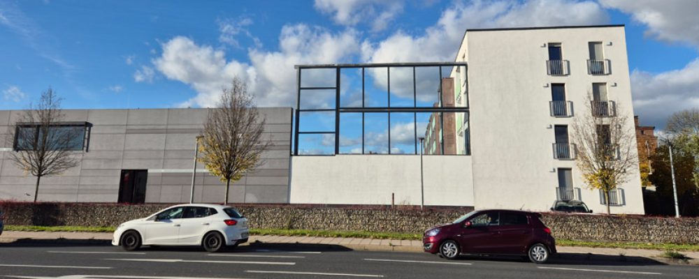 Lärmschutzwand aus Glas ist nun vogelsicher